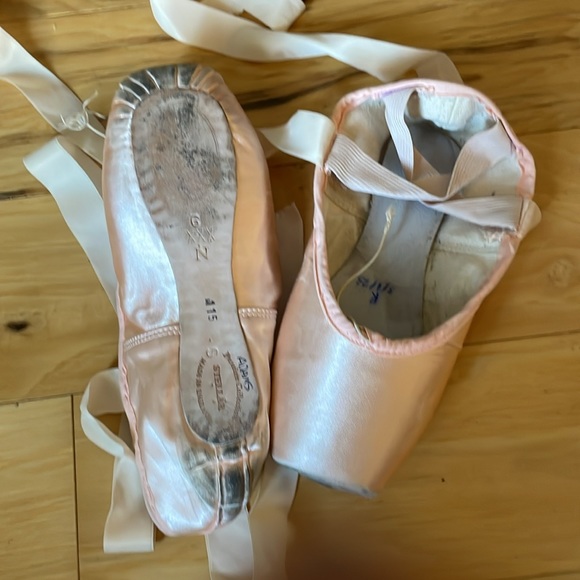 Used custom Suffolk stellar pointe shoes - Picture 4 of 4